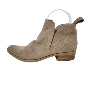 Dolce Vita Perforated Leather V-Slit Cutout Ankle Chelsea Bootie Western Sz 6.5